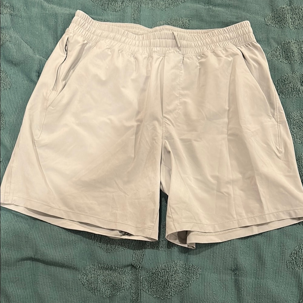 Men's White Lululemon Pacebreaker Shorts Large 7 in inseam